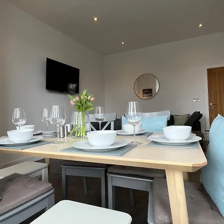Spacious Apartment~parking~close To Seafront Penzance